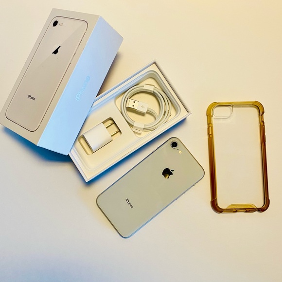 📱iPhone 8 | White & Silver | 64g | NEW Apple Charger | EUC - Picture 6 of 11